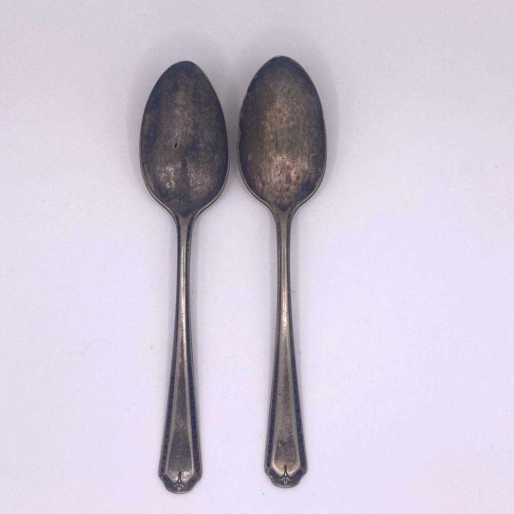 Lot of 2 Vintage Oneida Community Made Tudor Plate Duchess 6" Silverplate Spoons